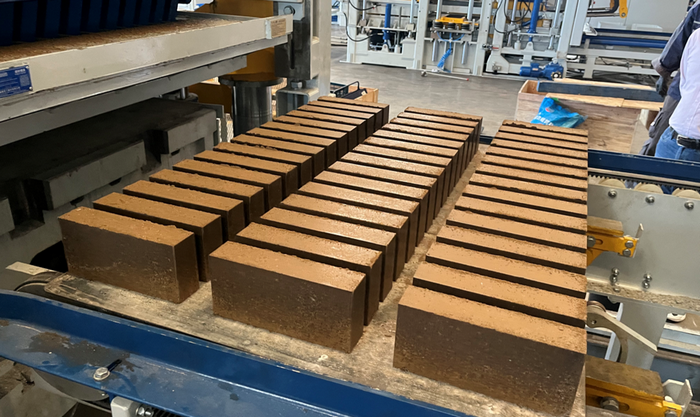 Ang ZN1500 na Ganap na Awtomatikong Brick Making Machine ay Nagpapalakas ng Kliyente sa Silangang Tsina sa Paggamit ng Mapagkukunan ng Putik